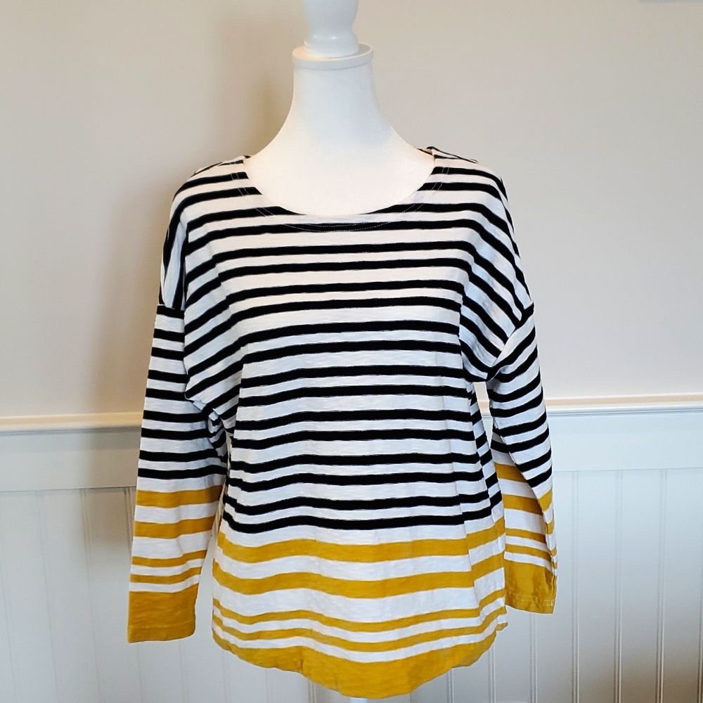 NWOT well made & buttons down the back top.